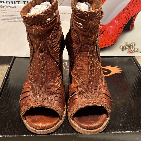 Freebird Bella Leather Heeled Boots - Picture 11 of 12